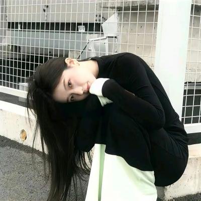 院子里的女人